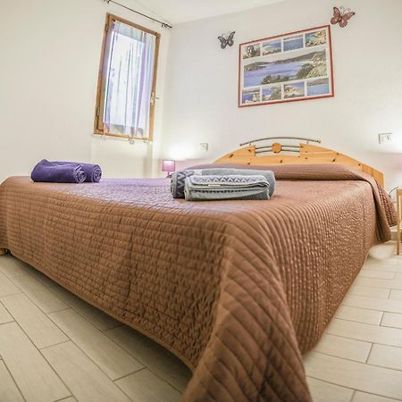 Purple House, 30M To Beach Pula Exterior foto